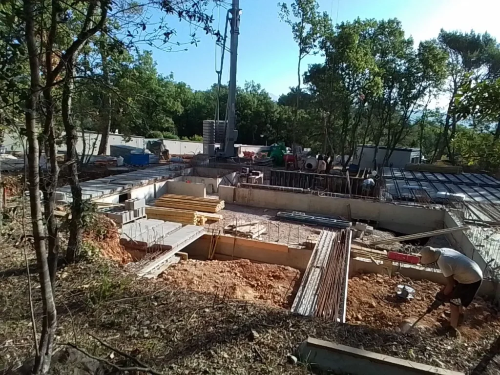 Construction d'une villa à Tourrettes par APC Architectes à Callian