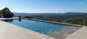 Démolition et reconstruction d'une piscine à Seillans par APC Architectes à Callian
