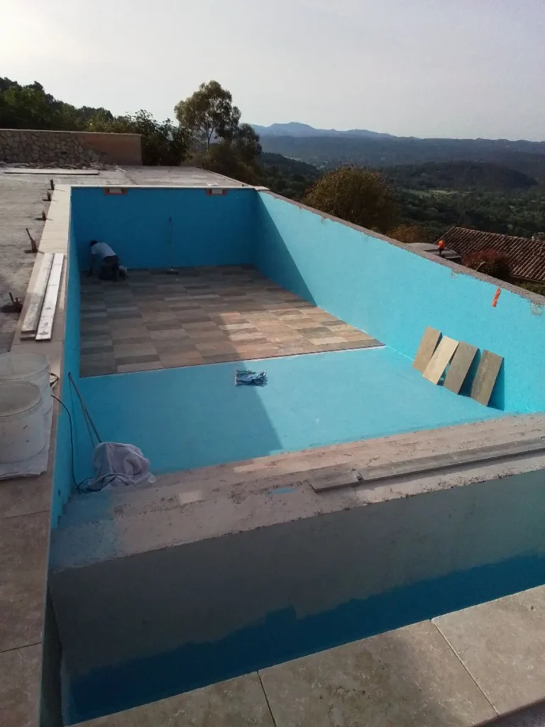 Démolition et reconstruction d'une piscine à Seillans par APC Architectes à Callian