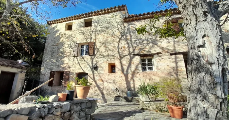 Rénovation d'une bastide à Seillans par APC Architectes à Callian